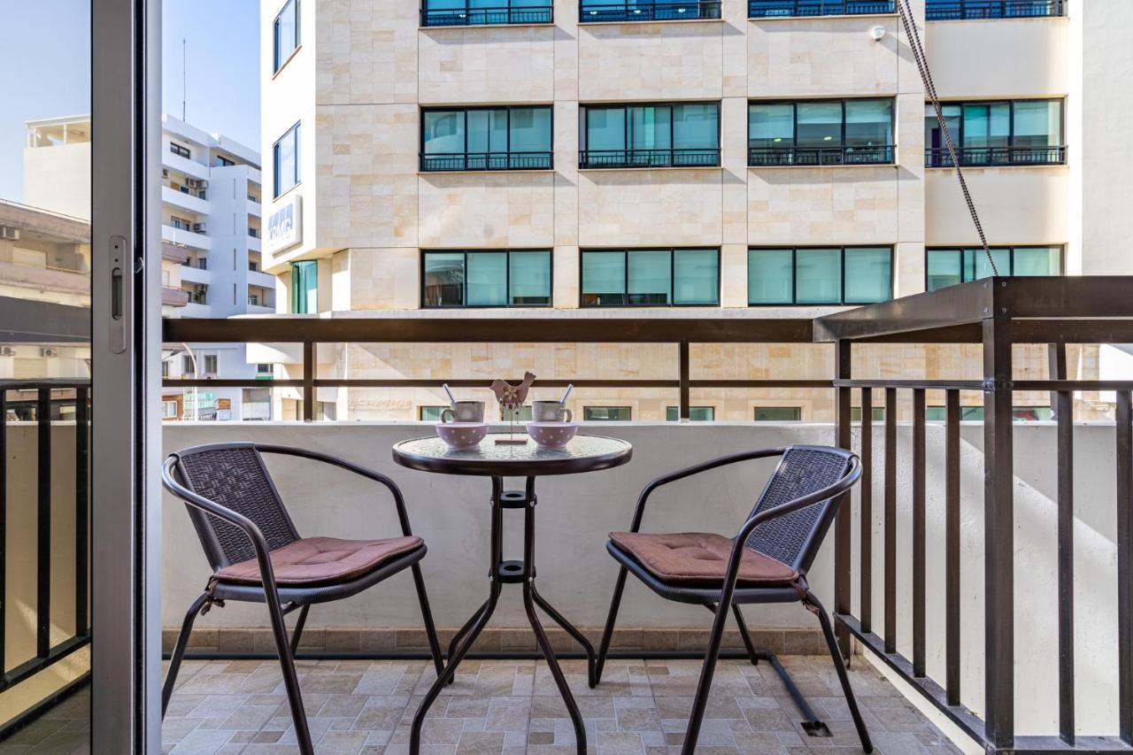 Berries 1-Br Apt In Larnaca Exteriör bild
